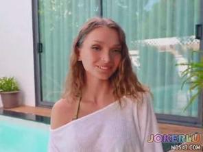  巨乳继妹LilyCute日光浴玩真心话大冒险抽到骑乘挑战直接坐上来